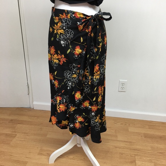 Chances R Dresses & Skirts - NWT. Floral A-line Wrap Skirt size M